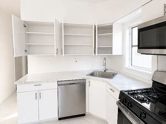 2nd image of 192 Shephard Ave #5C