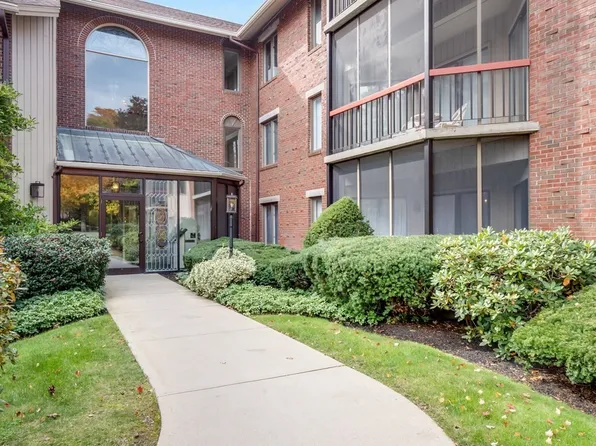 770 Salisbury St APT 323, Worcester, MA 01609