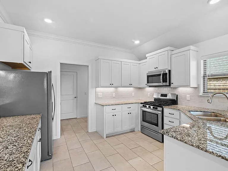 4304 W Newton Ave — Photo 10
