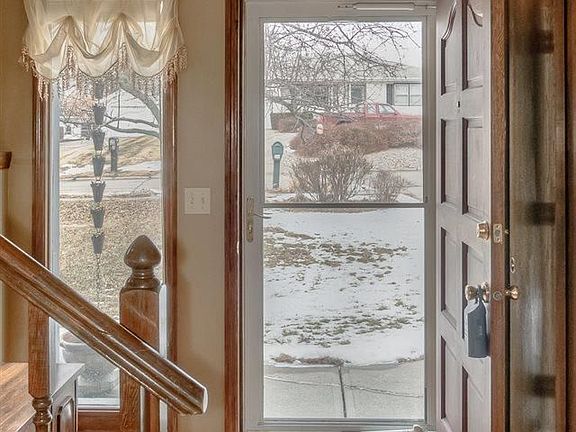 4th image of 1707 Thurston Ave
