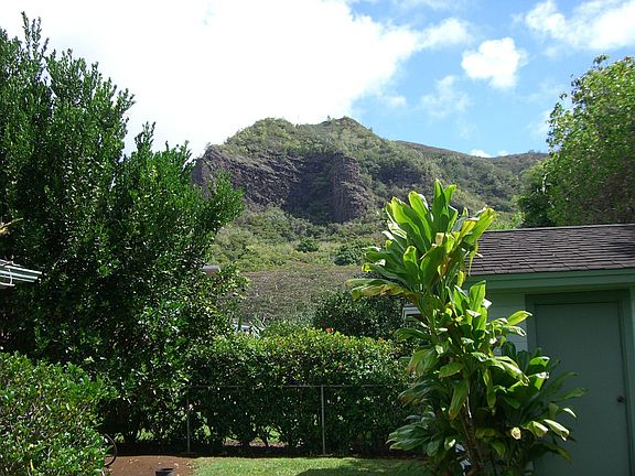 Beautiful Mountain Views as seen from the Backyard