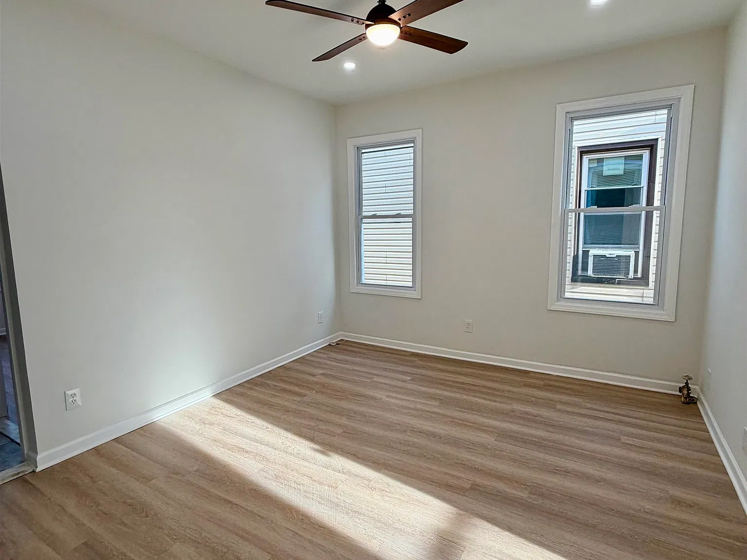 3 bed, 1.0 bath, $2,750 — Photo 4