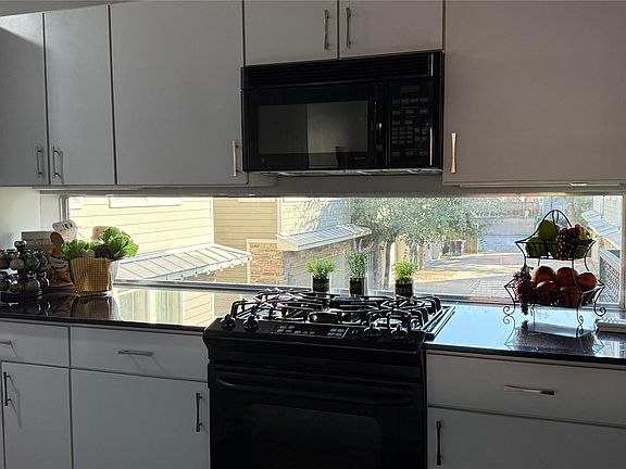 3rd image of 6138 Grand Blvd