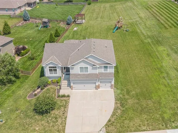 1700 NE 94th St, Kansas City, MO 64155