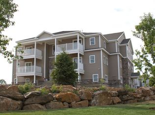 11 Stoneledge Dr APT 12, Troy, NY 12182