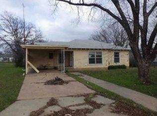 2102 6th St, Brownwood, TX 76801