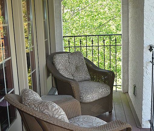 Rear veranda overlooking pro