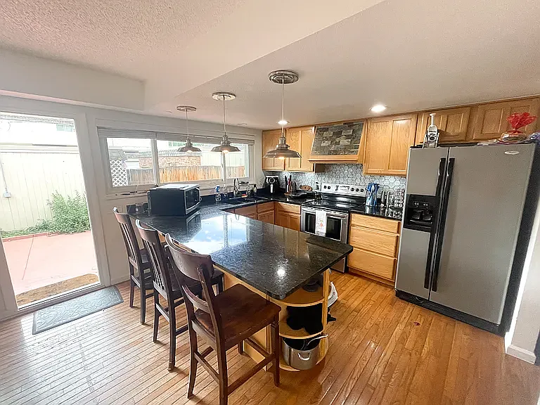 5 bed, 4.5 bath, 2412 sqft, $3,450 — Photo 2