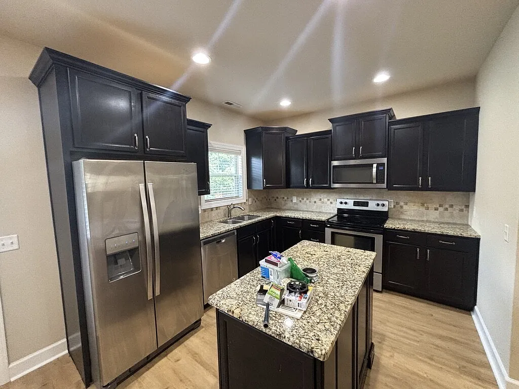 3 bed, 2.5 bath, 1683 sqft, $1,750 — Photo 4