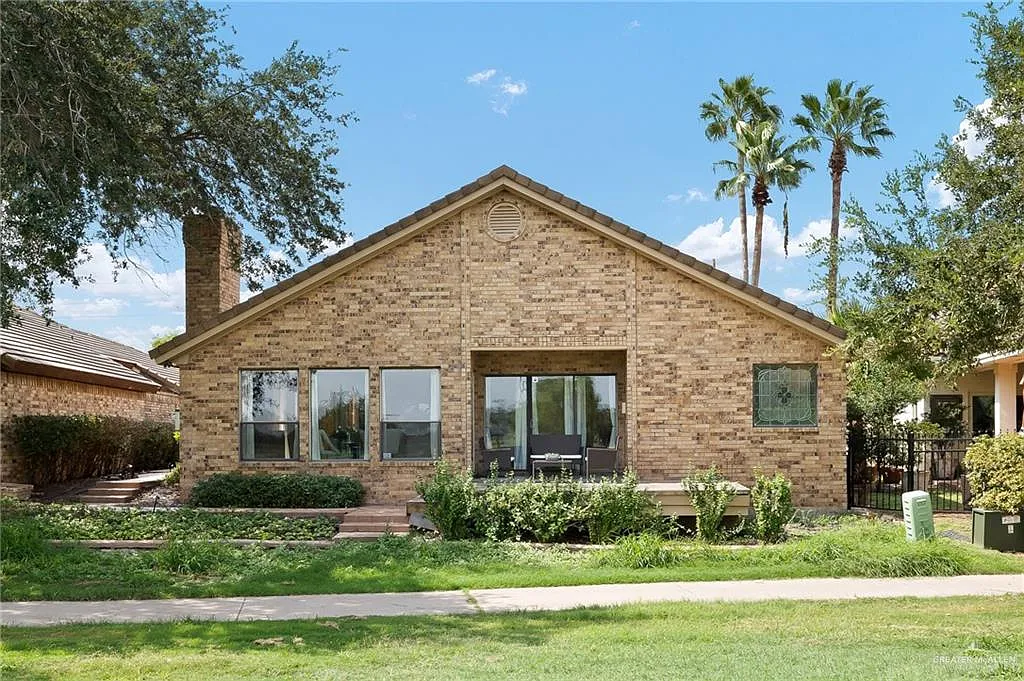 3 bed, 2.5 bath, 2412 sqft, $3,100 — Photo 2