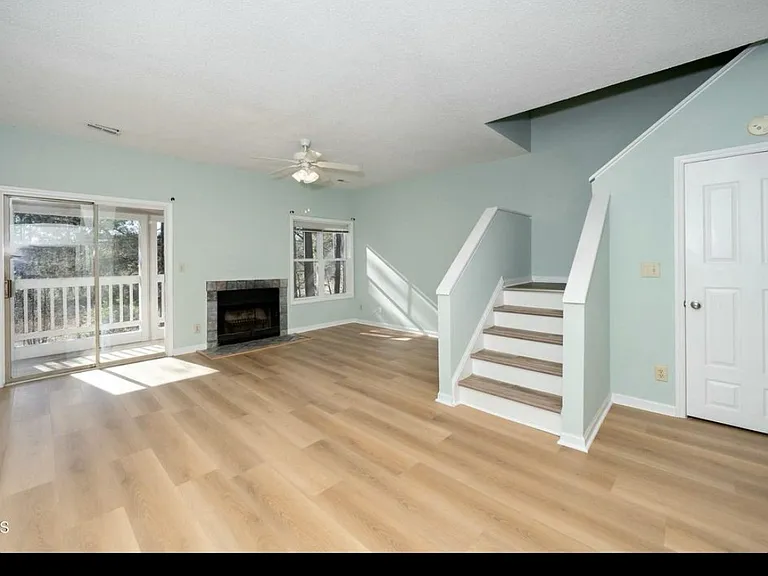 6011 Winterpointe Ln #205 — Photo 2