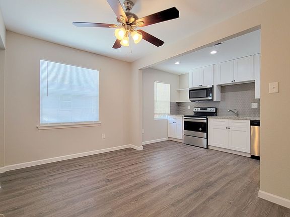 3rd image of 3102 Wentworth St #C