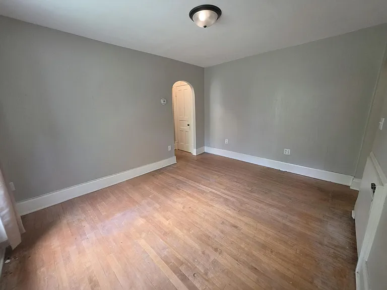 622 Hudson St — Photo 4
