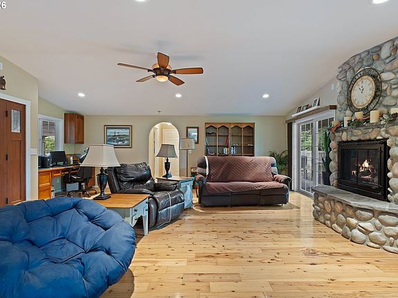 5th image of 562 Huntley Creek Ln