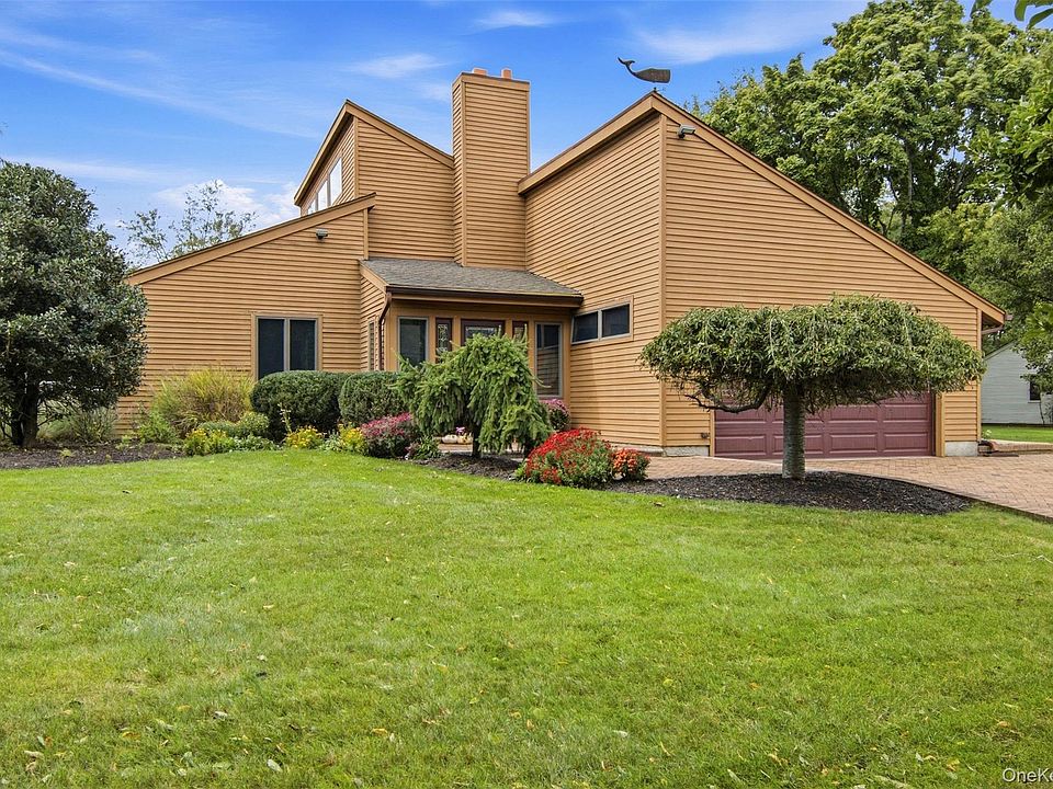 1st image of 16 Bridle Path Lane