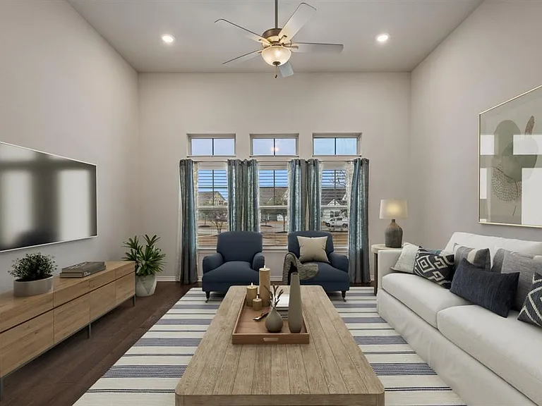 305 Bolivar Way #101 — Photo 1