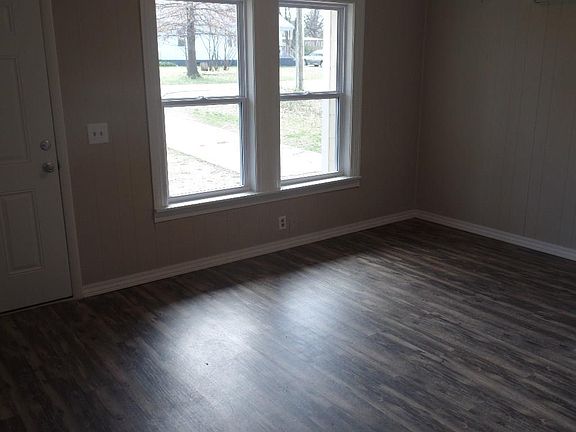 4th image of 219 E Garland St