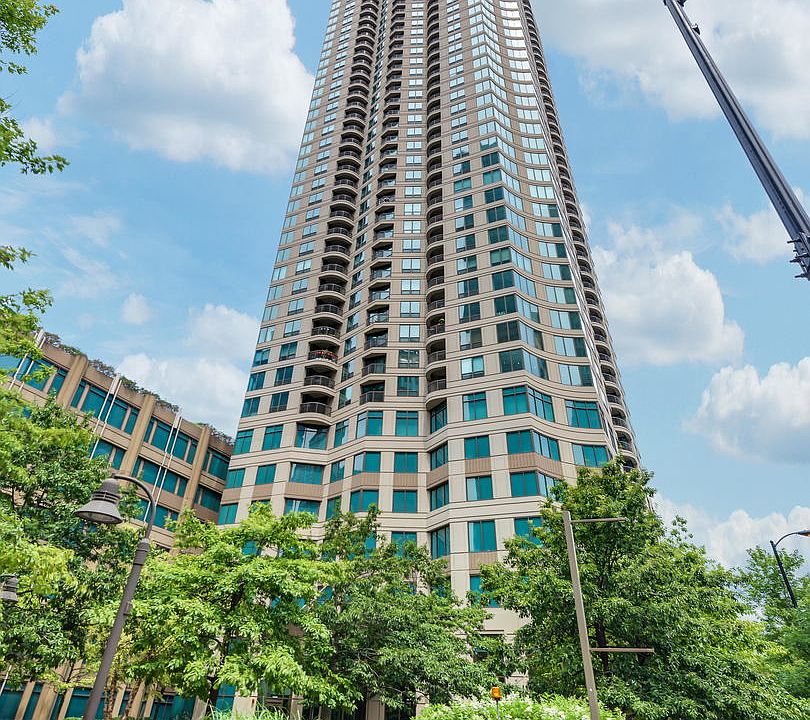 1st image of 400 N La Salle Dr APT 1107