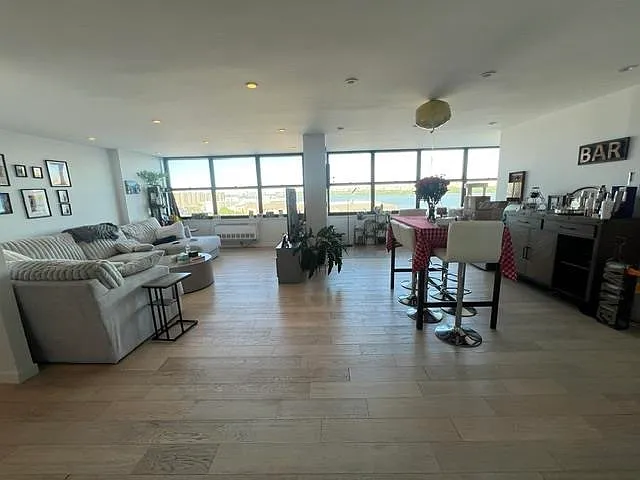 Galaxy Towers Condominium — Photo 4