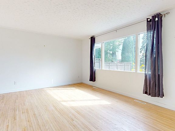 3rd image of 10508 52nd Ave NW