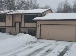 6483 Magda Dr, Osseo, MN 55369