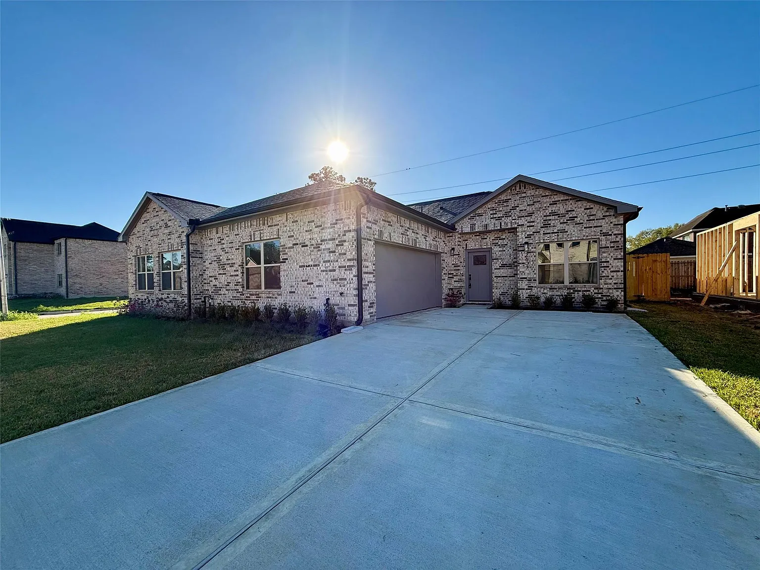 3 bed, 2.5 bath, 2325 sqft, $2,700 — Photo 2