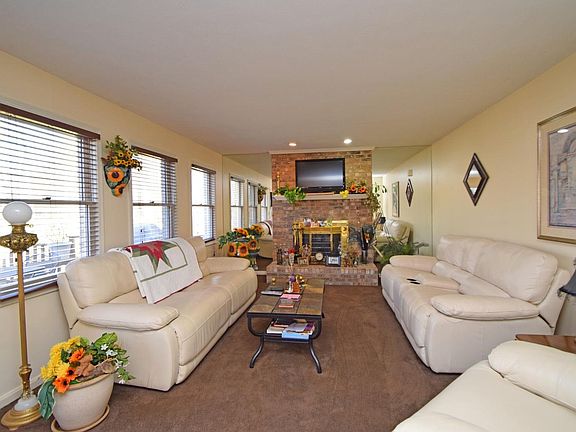 4th image of 20581 Heather Ct