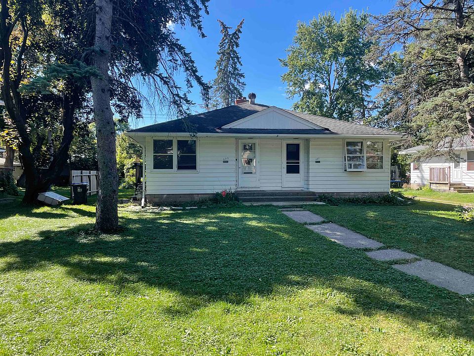 1st image of 525 Desnoyer Ave
