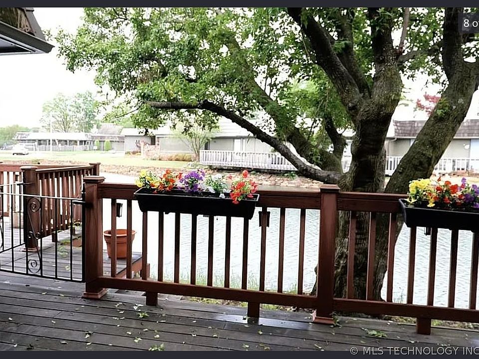 2nd image of 27 SE Shadow Lake Dr #27