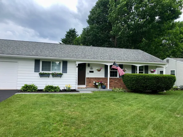8 Hathorn St, Saratoga Springs, NY 12866