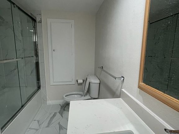 4th image of 15162 Temple St