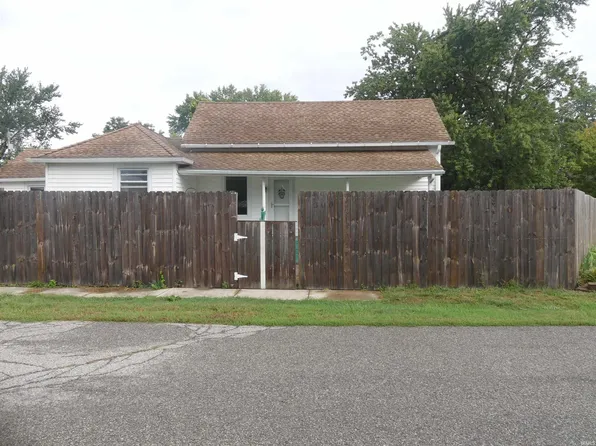 300 W Hubert St, Sweetser, IN 46987