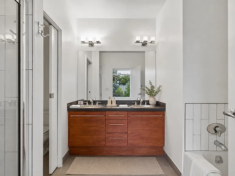 Primary 5 piece bathroom *Virtually Staged