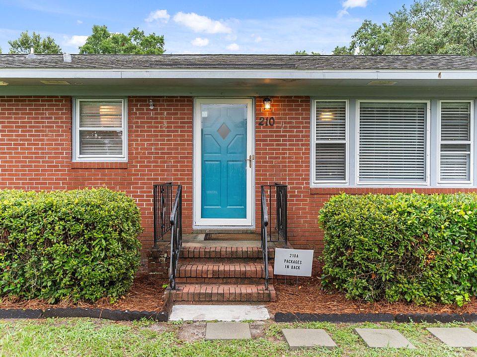 1st image of 210 Rose Ave
