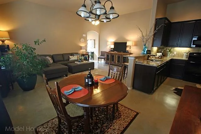 Eat-in Kitchen