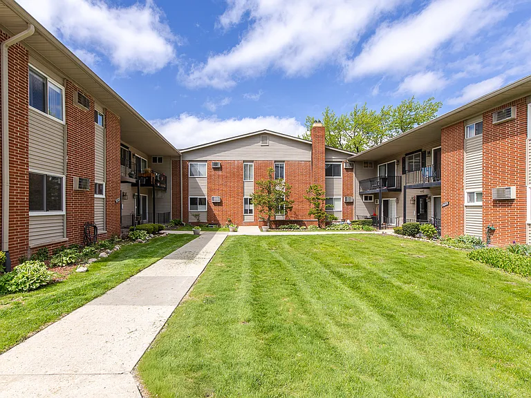 4103 Benjamin Ave #7 — Photo 15