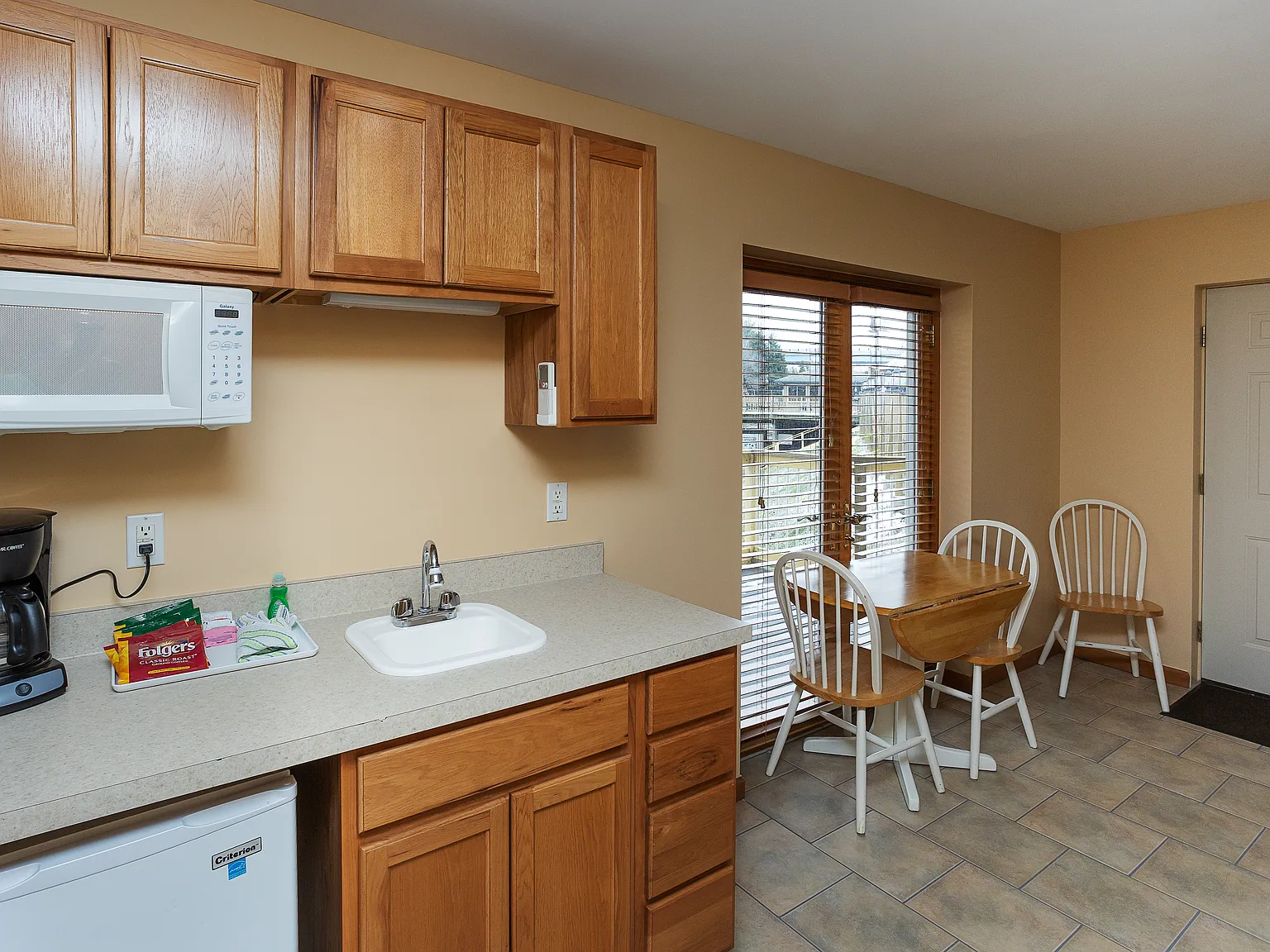 1 bed, 450 sqft, $1,300 — Photo 2