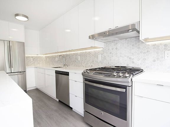 3rd image of 2355 Scott St APT 7