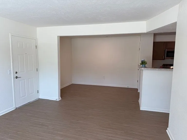 Cottonwood Creek Apartments — Photo 25