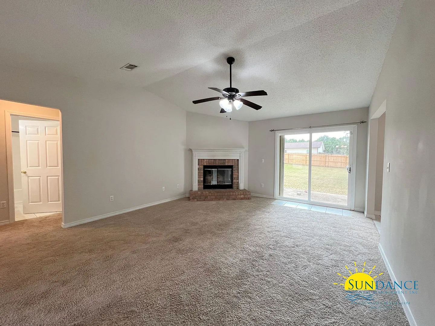 Lovely 3 Bedroom Home in Crestview South of I-10! — Photo 2