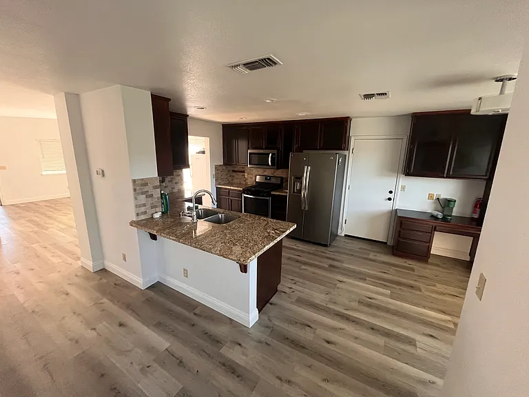 1706 Marsh Dr — Photo 3