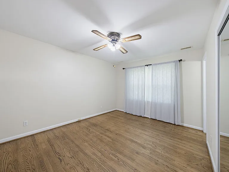 1003 Manchester Dr — Photo 25