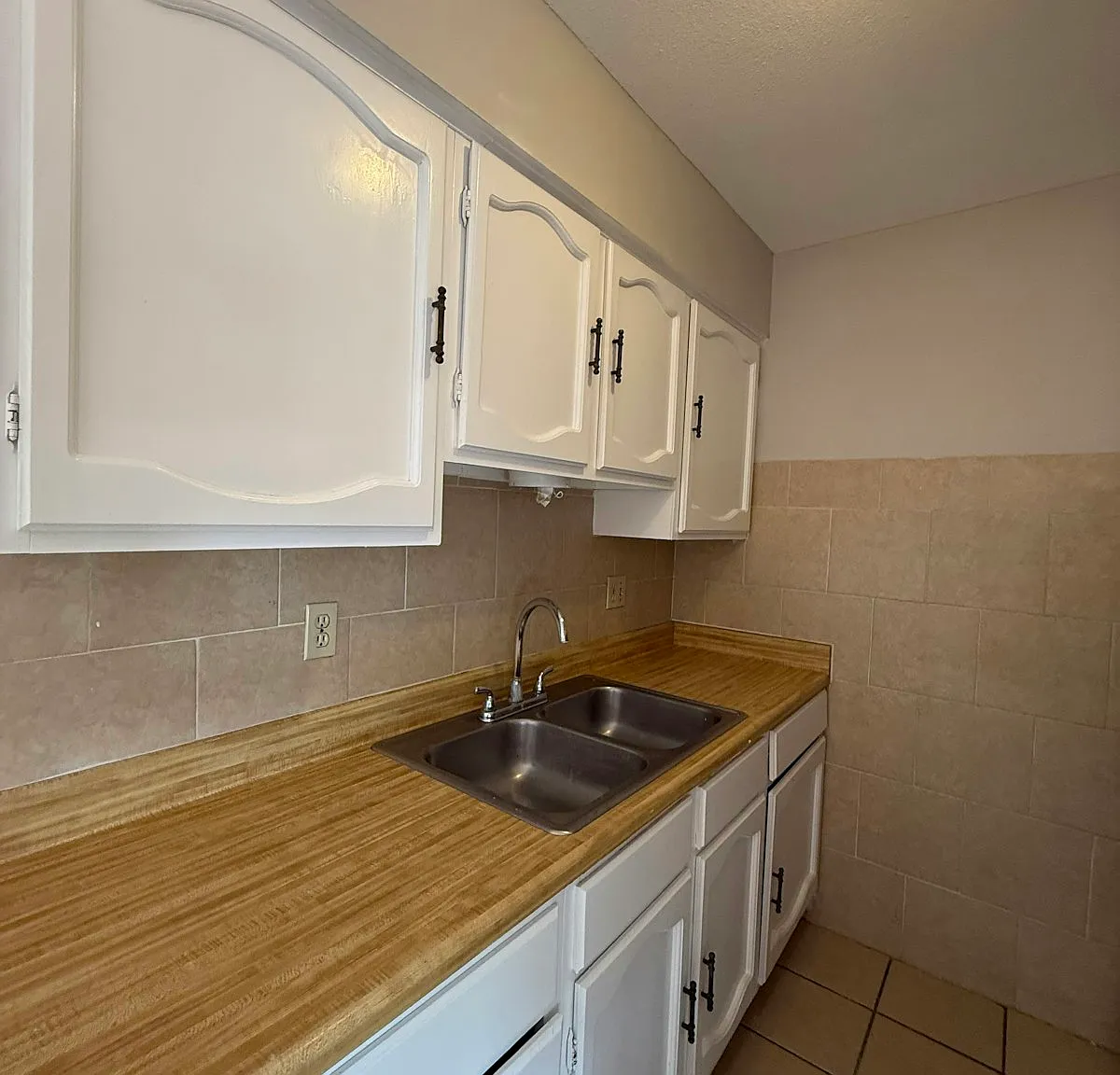 1690 Hofheinz Street, Unit B3 — Photo 2