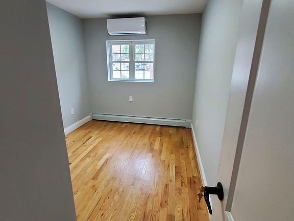 5th image of 1044 Burke Ave #2AA