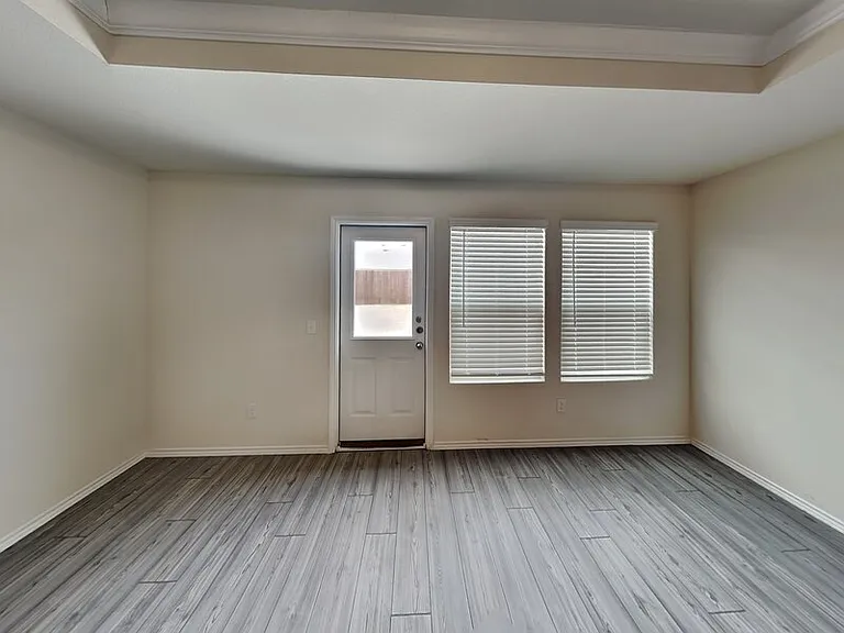 16009 Rein Ave — Photo 2