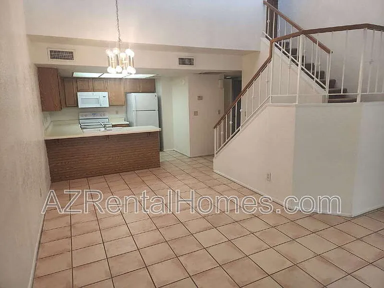 609 E Mesquite Cir #B106 — Photo 2