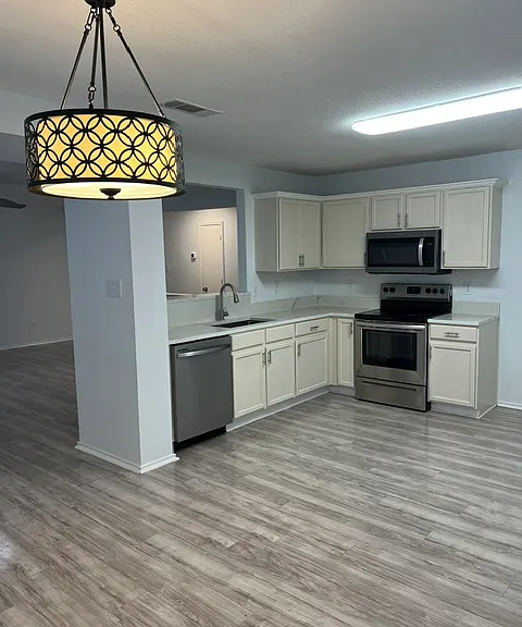 2132 Van Zandt Dr — Photo 4