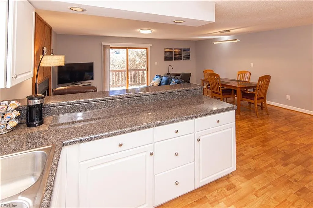 1 bed, 776 sqft, $1,800 — Photo 4