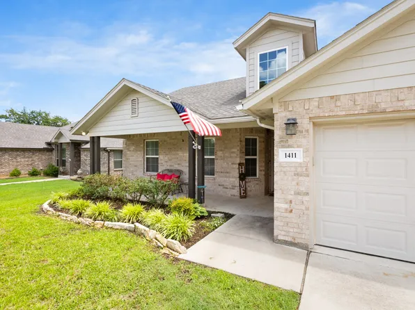 1411 N Jefferson St, Bowie, TX 76230