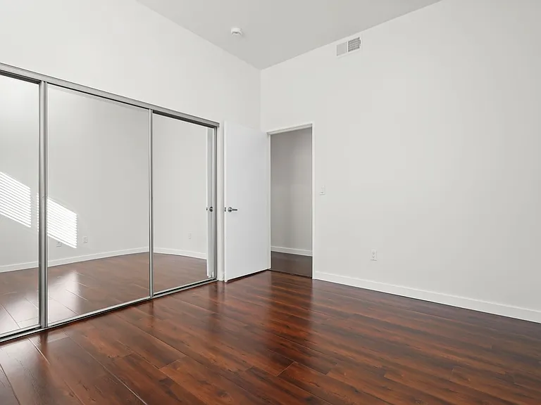 6462 Woodley Ave — Photo 37